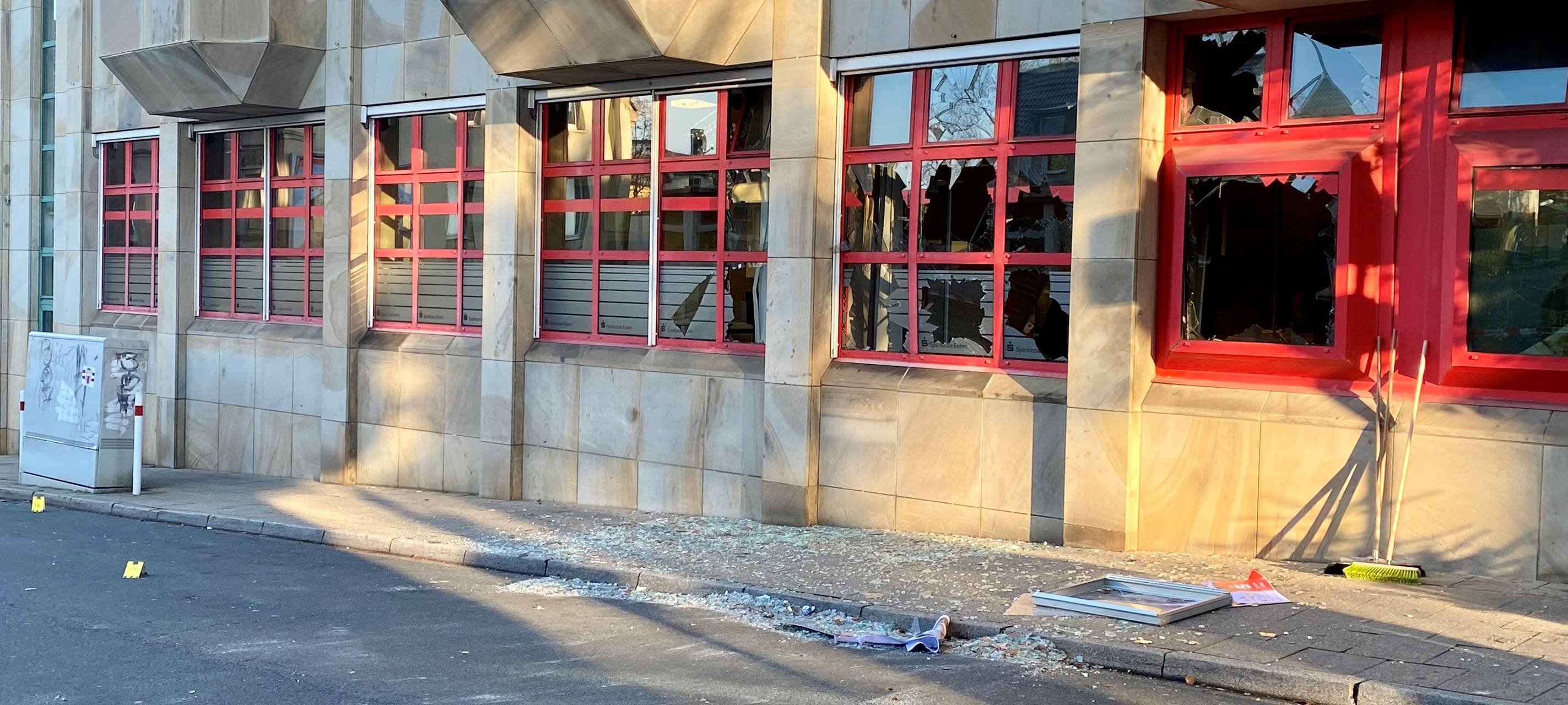 Geldautomat in Essen gesprengt – Anwohner hören lauten Knall