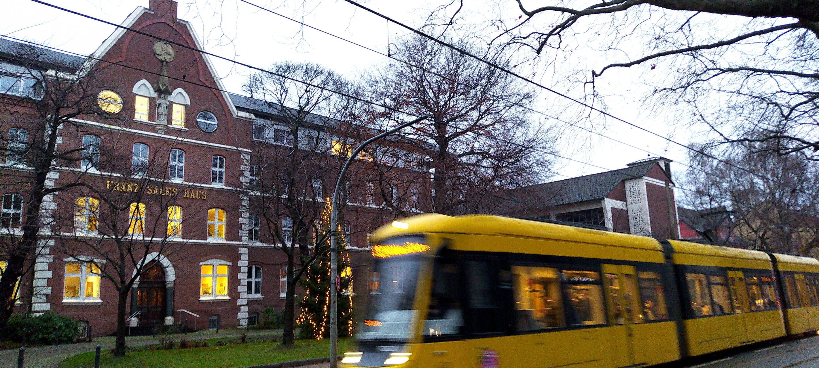 Essen: Mit Straßenbahnlinie auf Krippentour