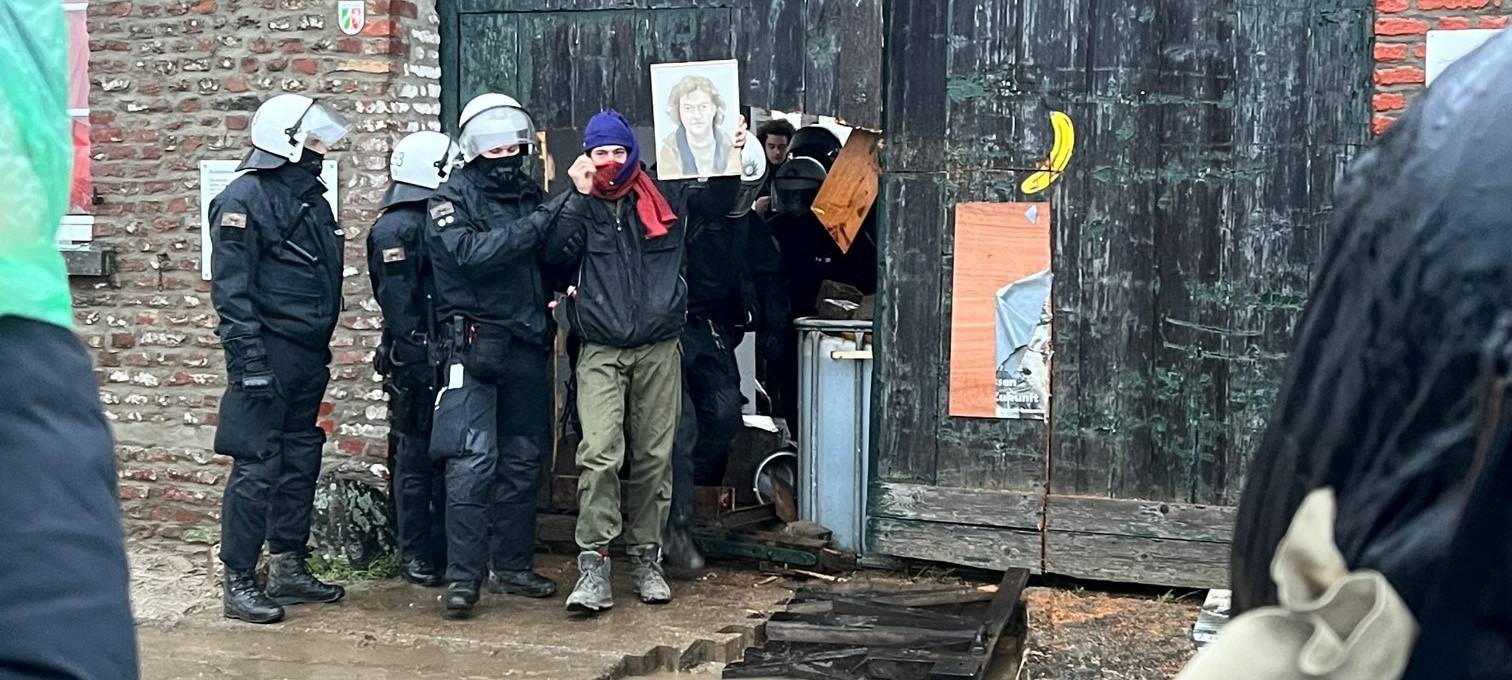 Lützerath: Polizei setzt Räumung fort - Aktivisten organisieren Großdemonstration