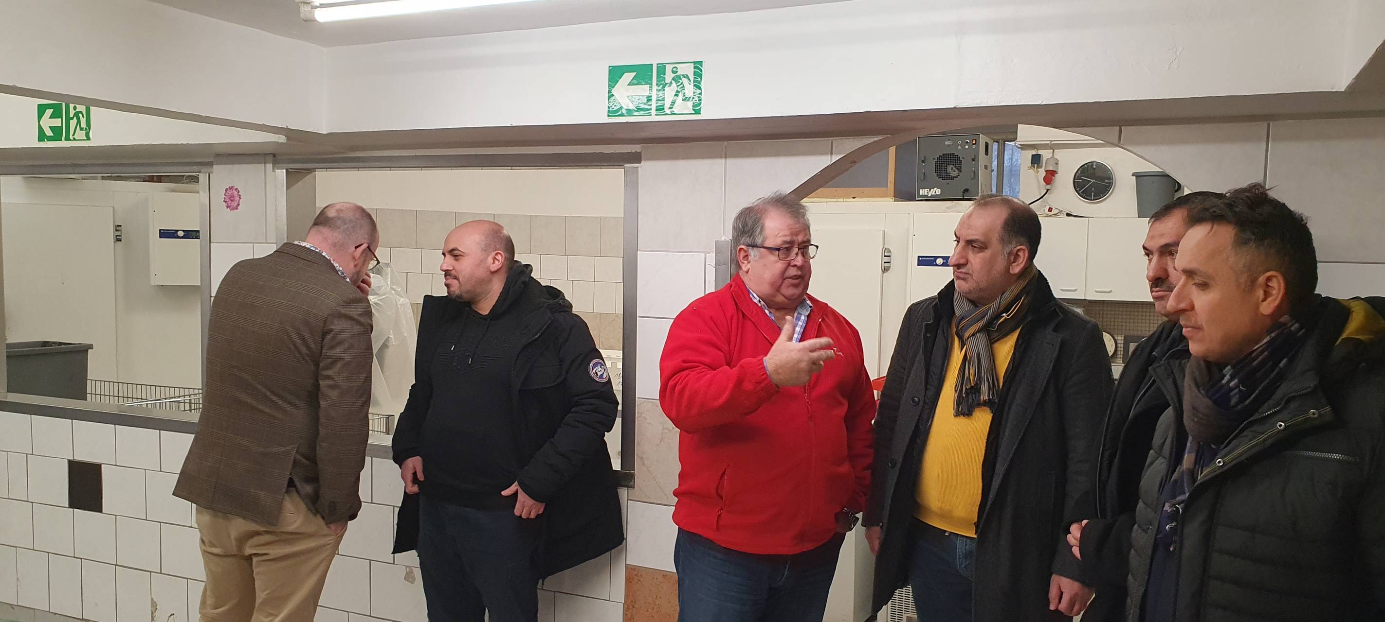 400 Kisten Lebensmittel - Große Spende für Essener Tafel