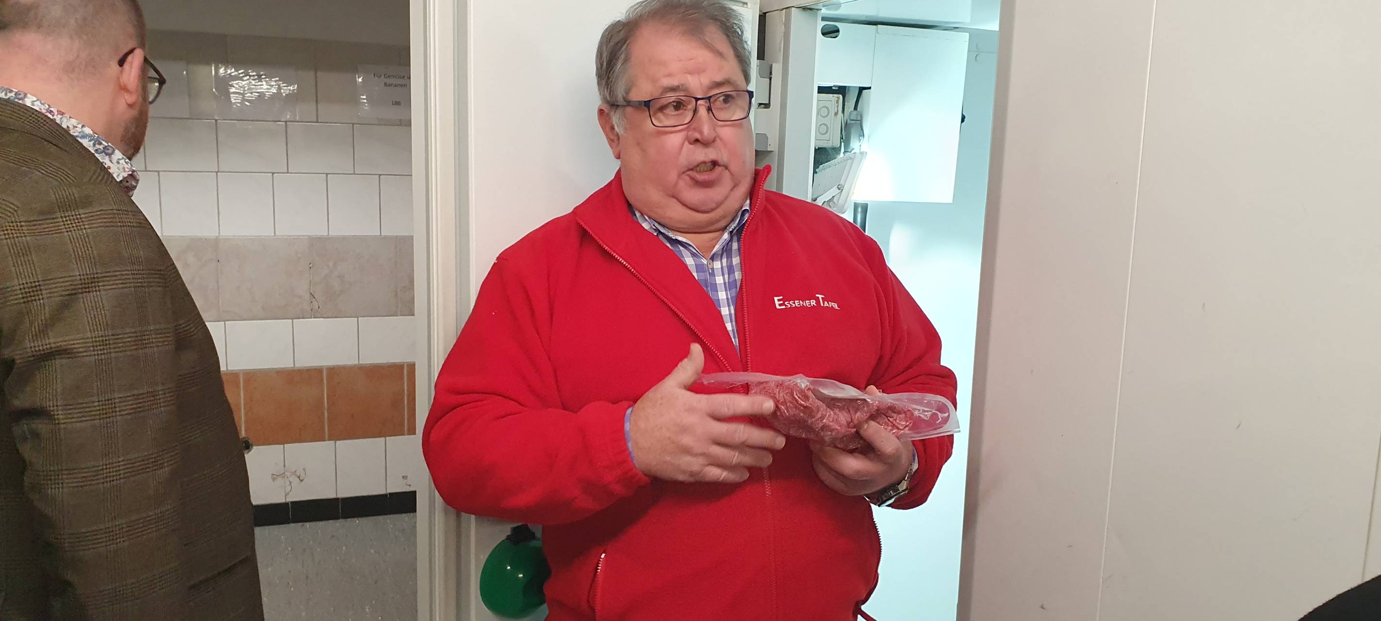 400 Kisten Lebensmittel - Große Spende für Essener Tafel