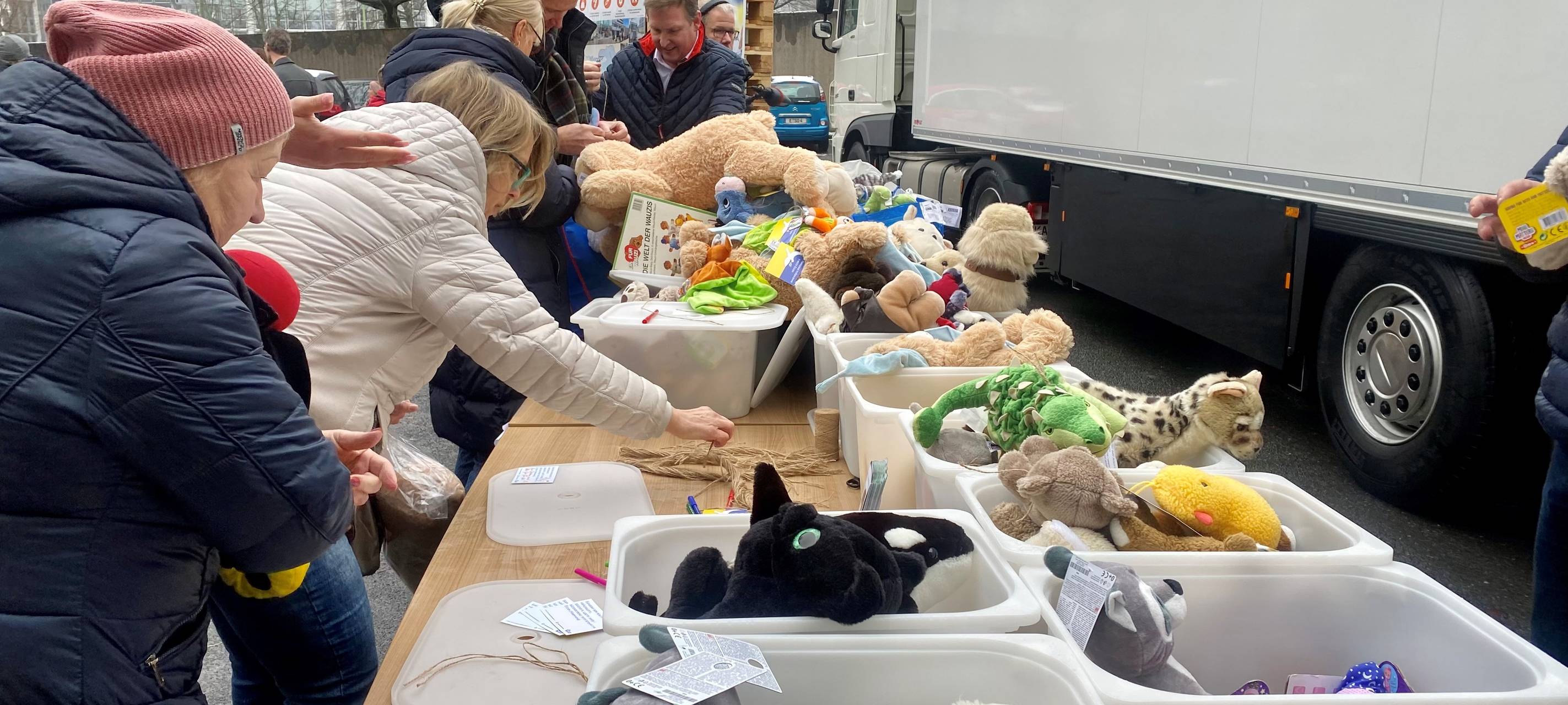 Kuscheltier-Spende aus Essen für kranke Kinder in Ukraine