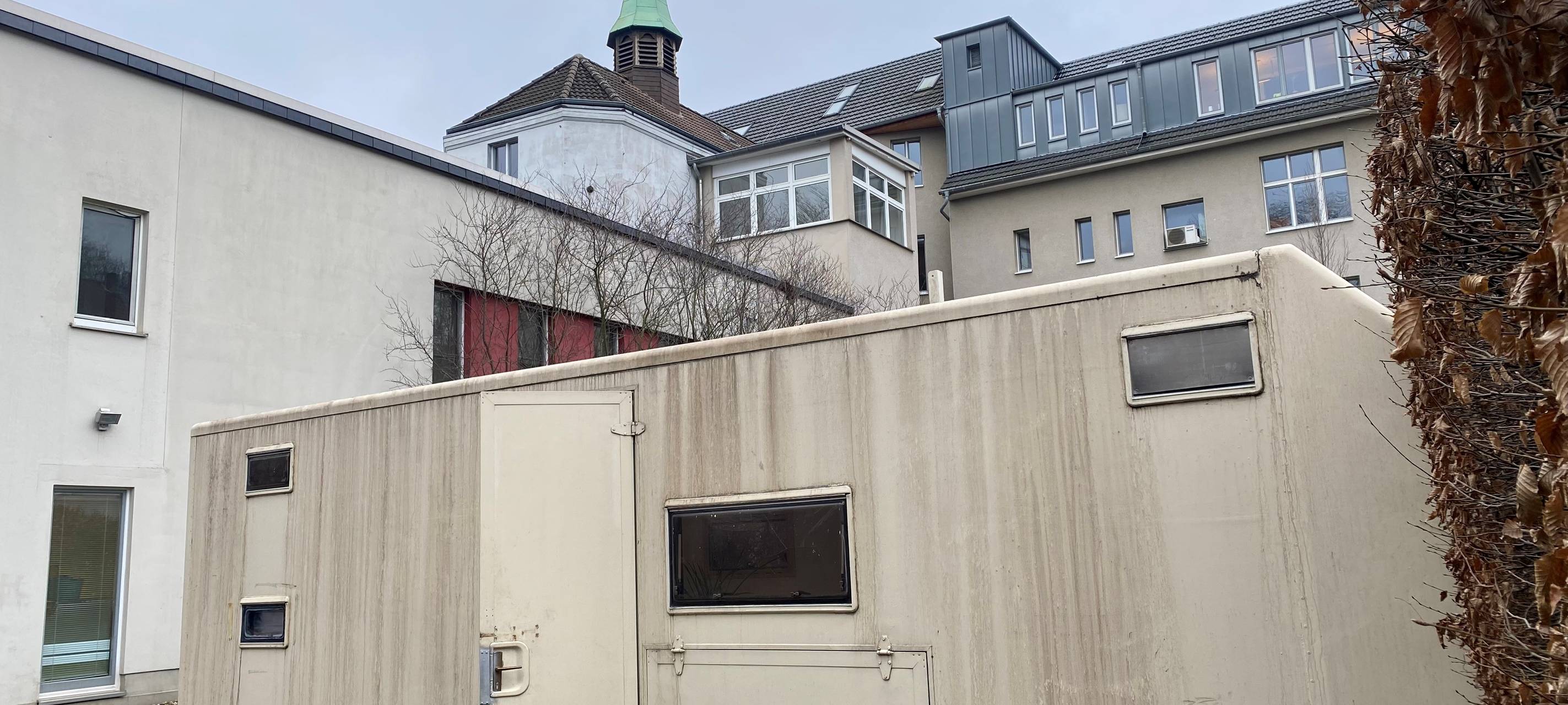 Alter Wohnwagen für junge Obdachlose in Essen