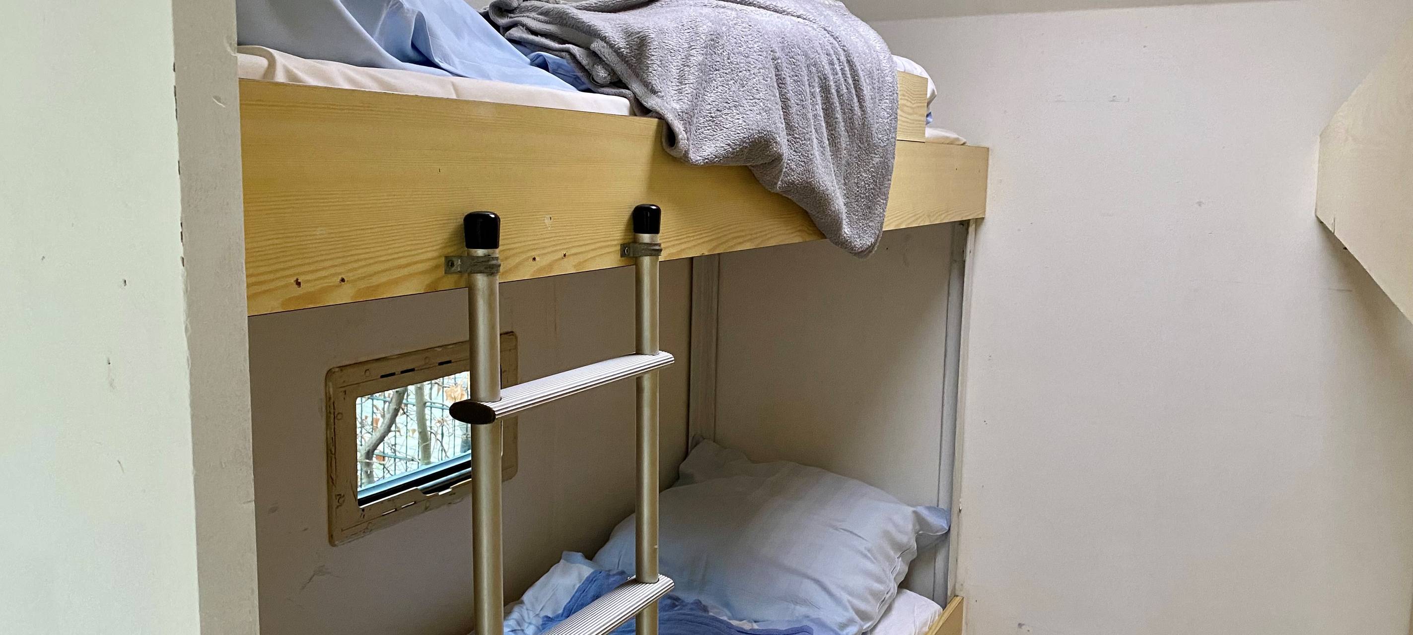 Alter Wohnwagen für junge Obdachlose in Essen