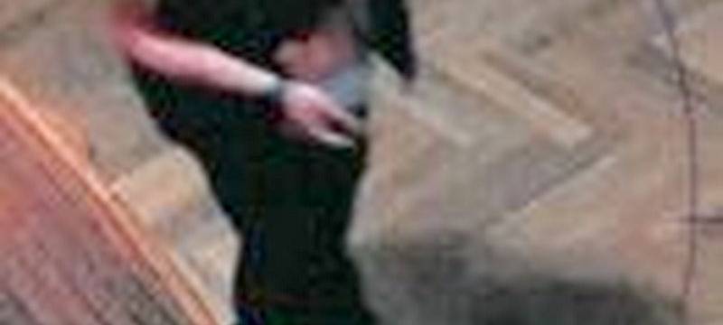 Mann stiehlt Armbanduhren in Essen: Polizei sucht mit Foto nach ihm