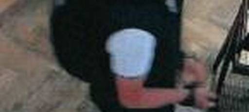 Mann stiehlt Armbanduhren in Essen: Polizei sucht mit Foto nach ihm