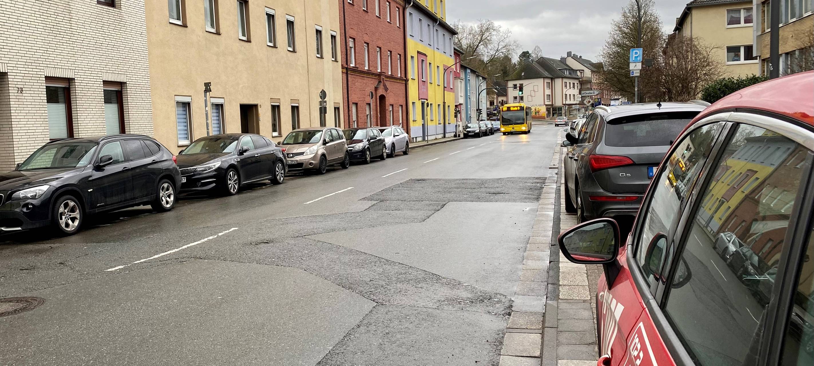 Marode Straße in Essen - Jetzt soll was passieren