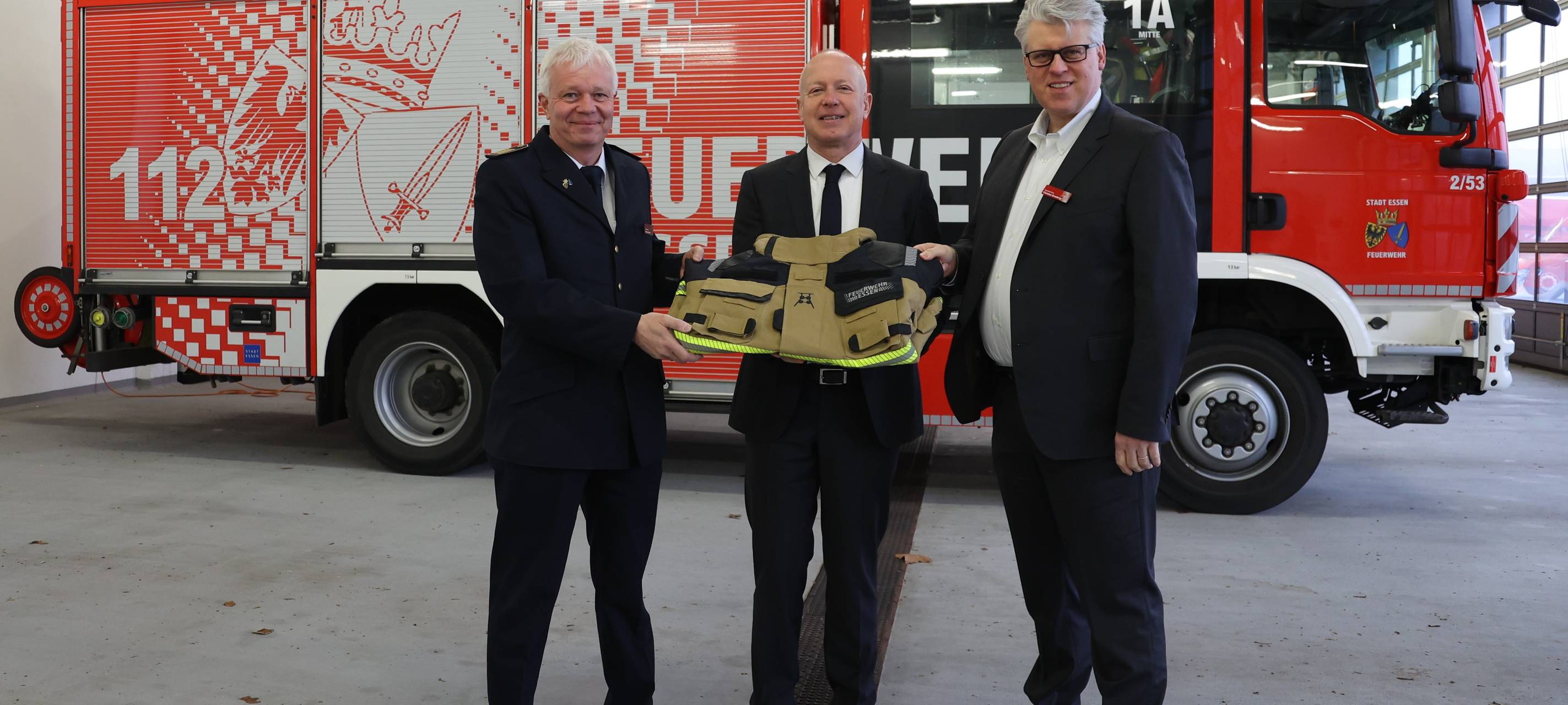 Feuerwehr Essen bekommt neue Schutzkleidung für ihre Einsätze