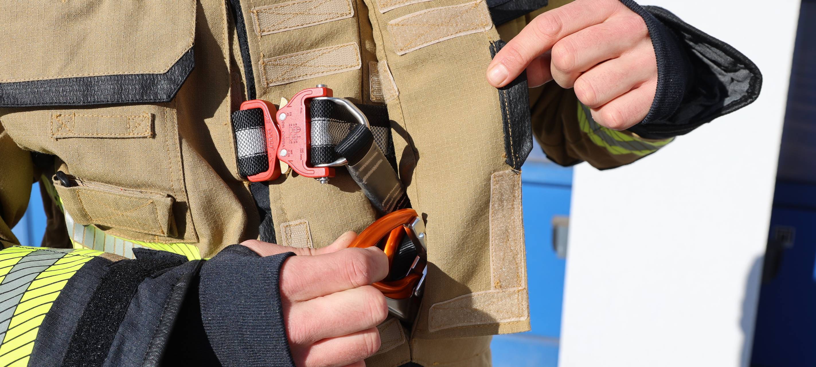 Feuerwehr Essen bekommt neue Schutzkleidung für ihre Einsätze