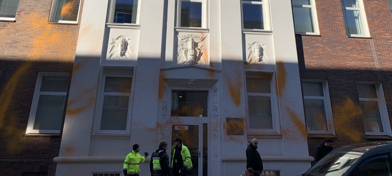 Klimaprotest in Essen: Letzte Generation beschmiert RWE-Zentrale