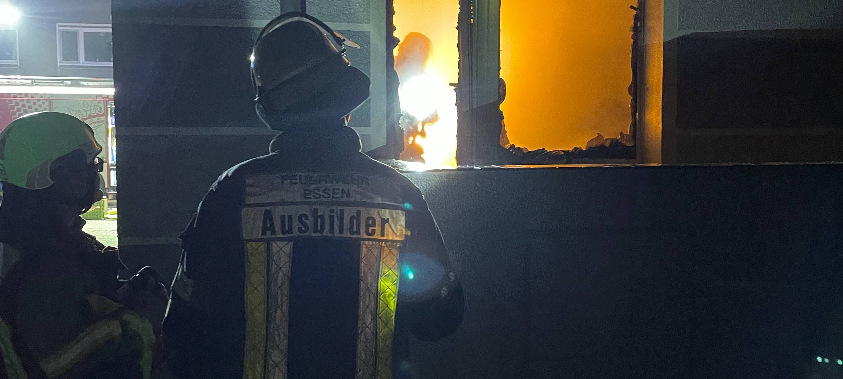 Essen: Wohnung im Erdgeschoss fängt Feuer