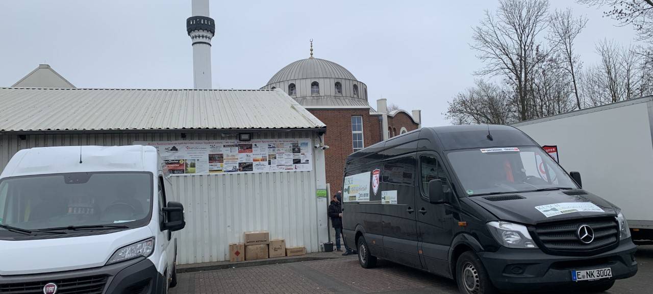 Spendenaktion in Essen: Vollbepackte LKW auf dem Weg in die Türkei