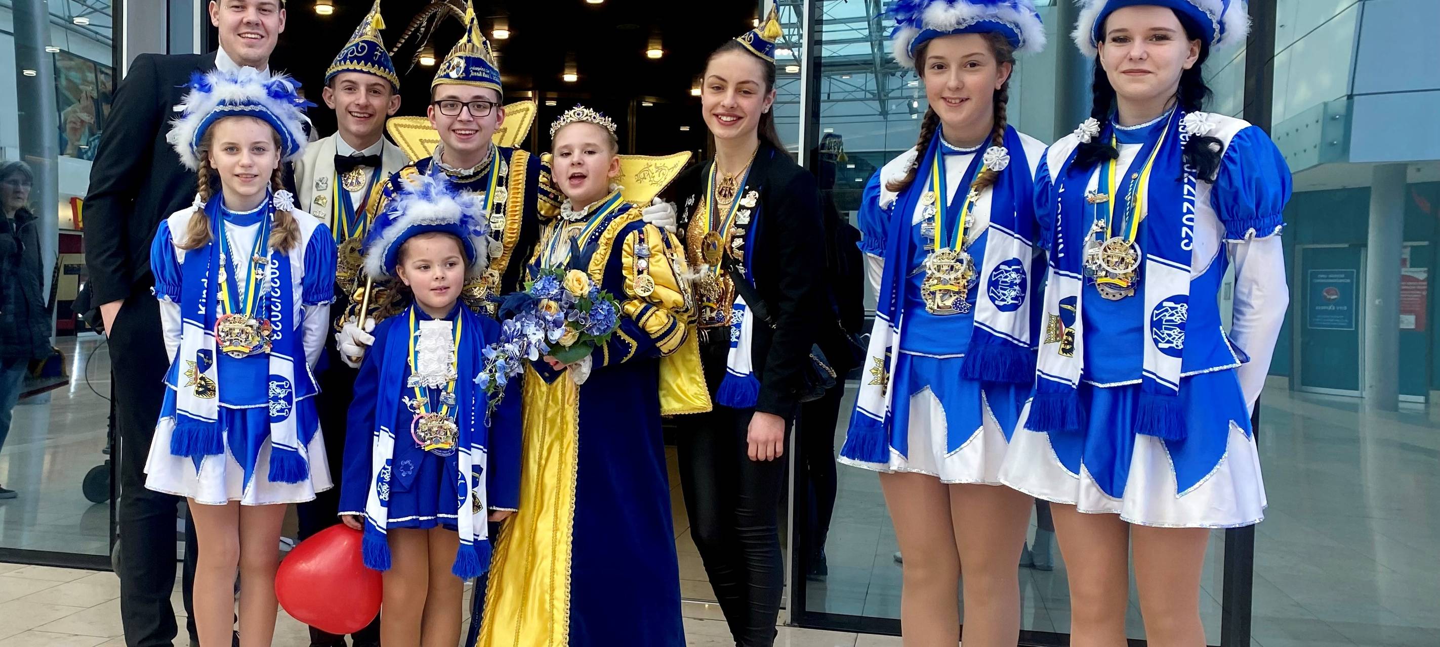 Altweiber in Essen: Karnevalisten feiern Rathaussturm - Endlich wieder!