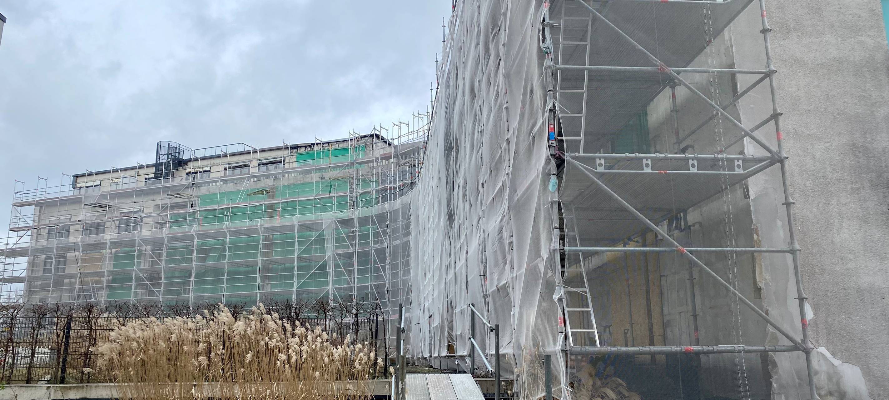 Essen: Ein Jahr nach großem Brand in Grüner Mitte - Wie geht es den Menschen und was passiert mit Brand-Ruine?