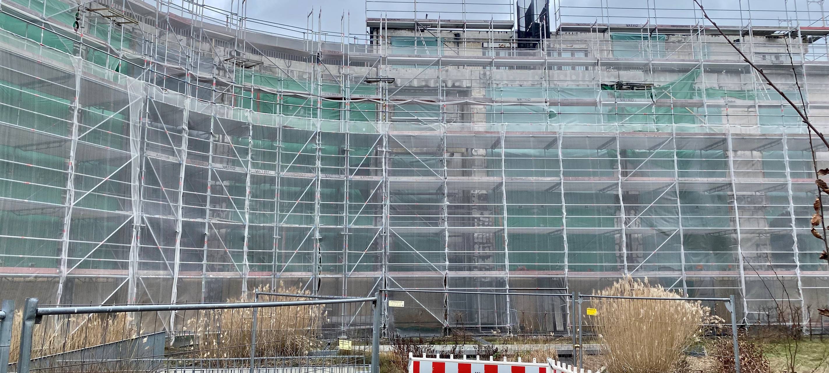 Essen: Ein Jahr nach großem Brand in Grüner Mitte - Wie geht es den Menschen und was passiert mit Brand-Ruine?