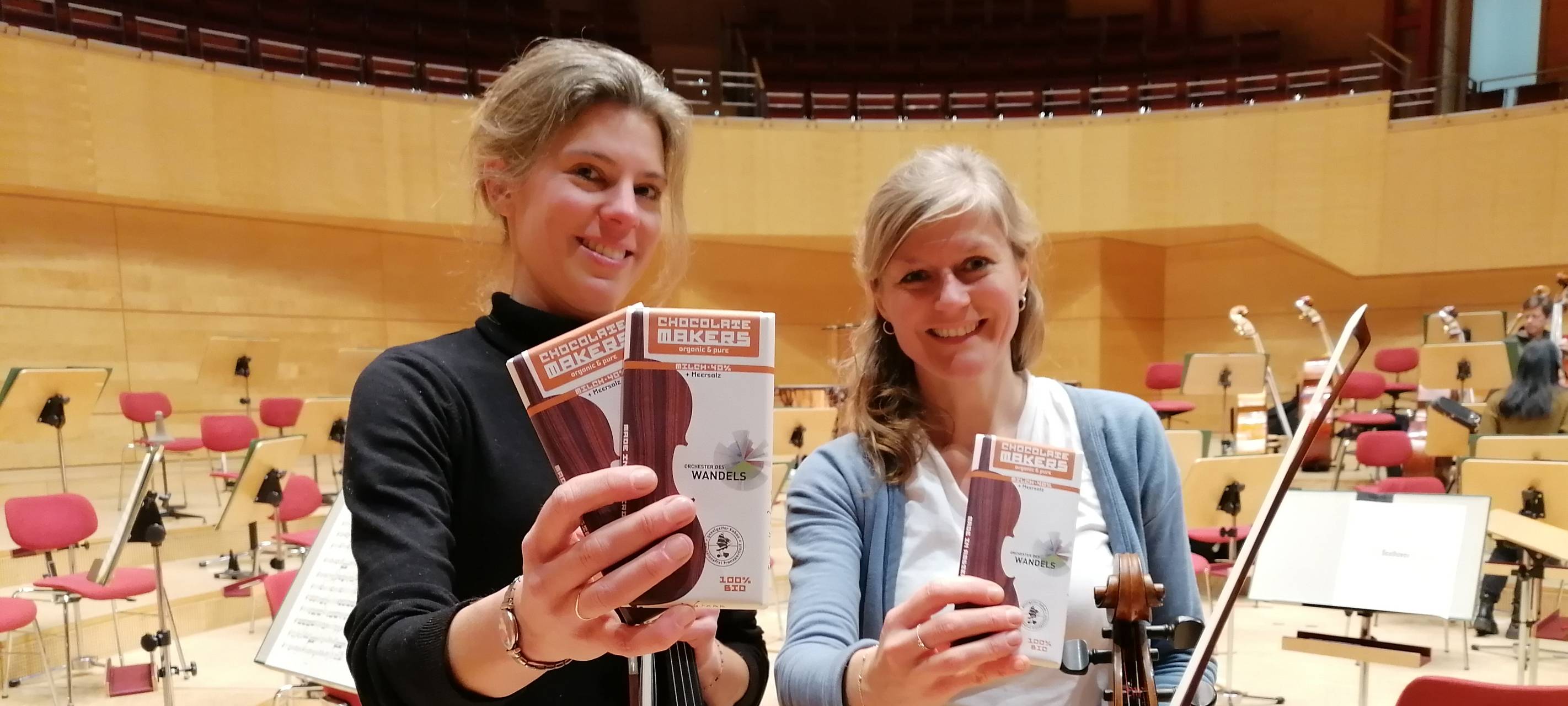 Sarah Koenen (Violine) und Anja Rapp (Violoncello) (v.l.)