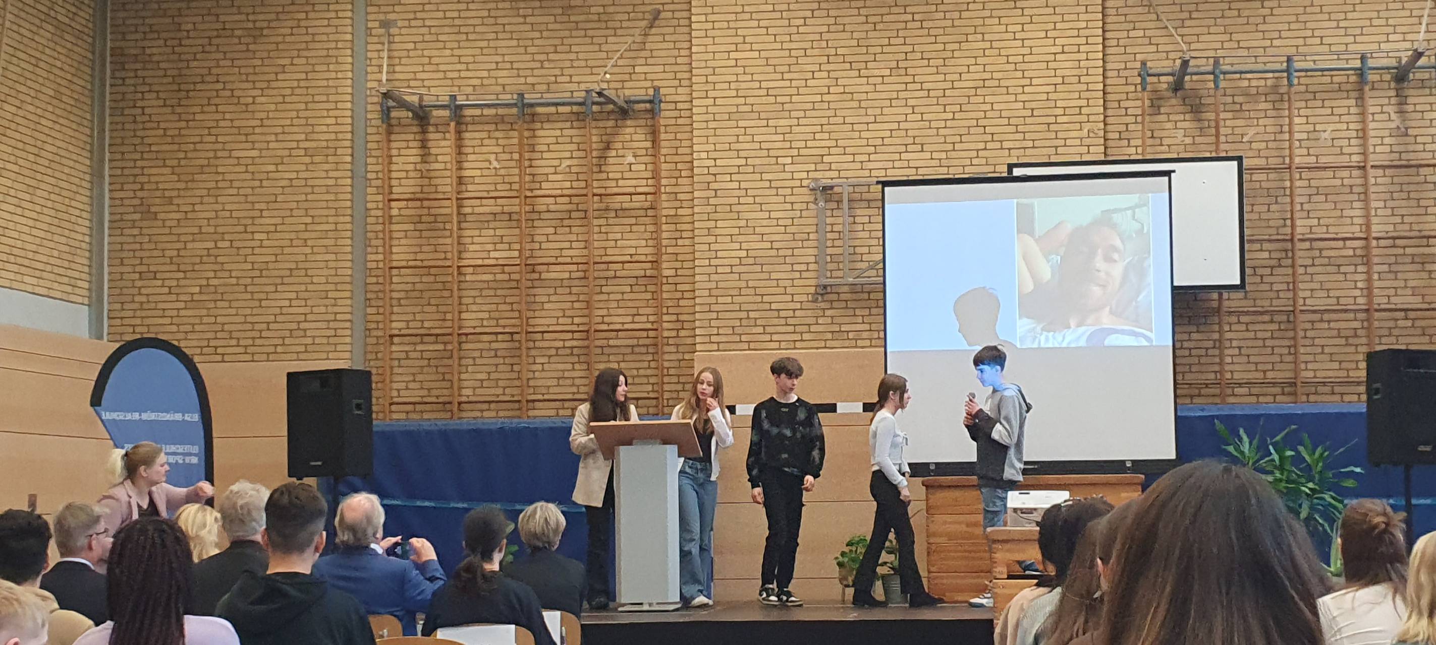 Reanimation in Essen: Schule trainiert für den Notfall