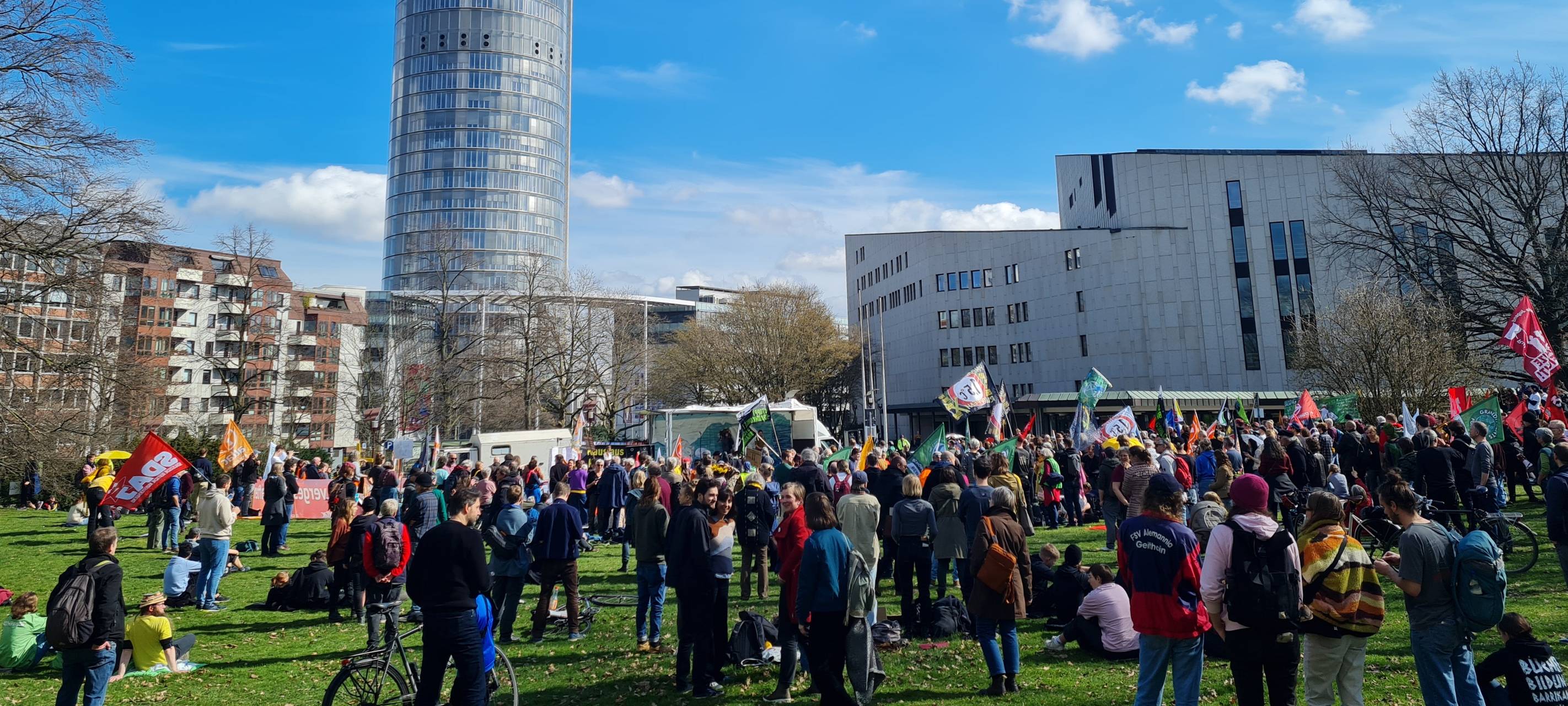 Große Demonstration in Essen: Klima-Proteste vor RWE