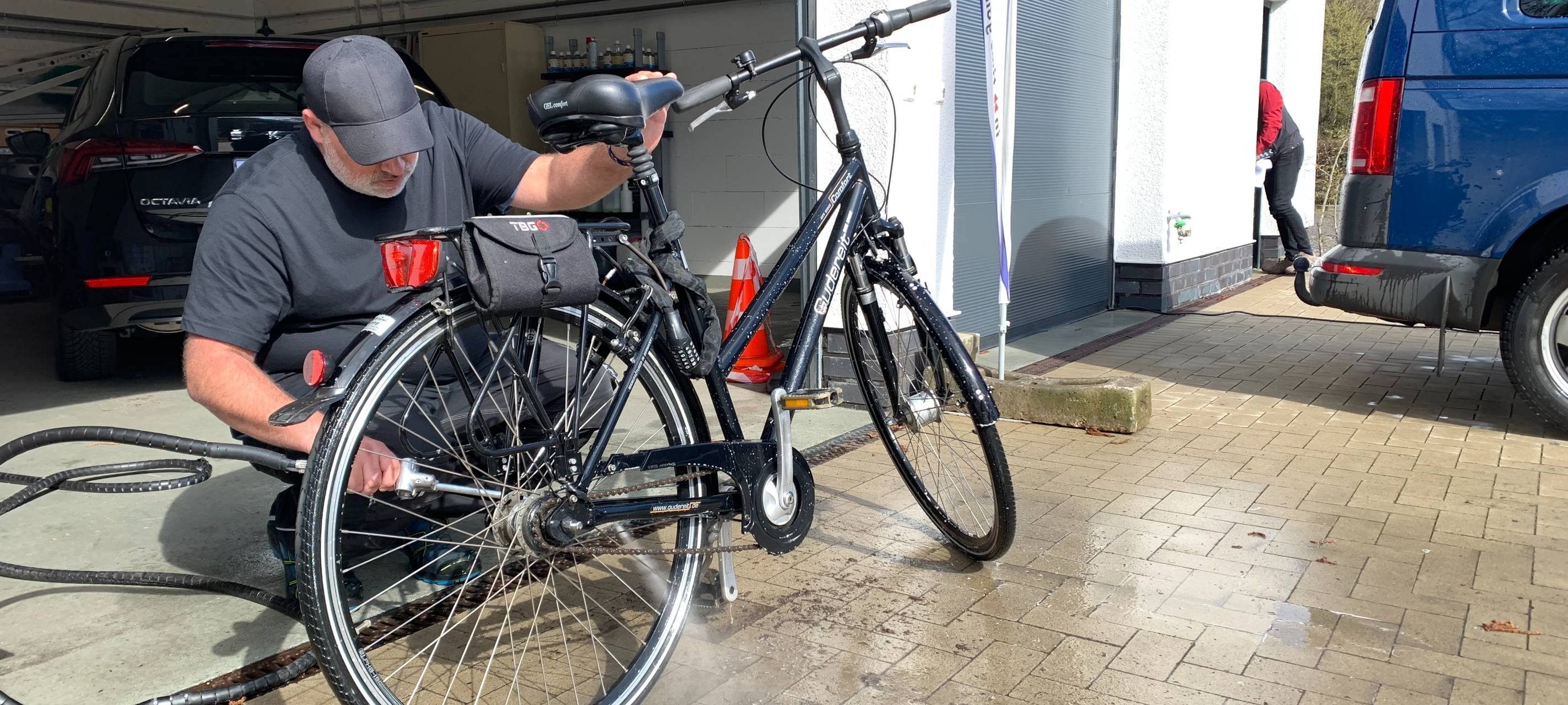 fahrrad-waschanlage-waschstrasse-radio-essen-huttrop-franz-sales-haus