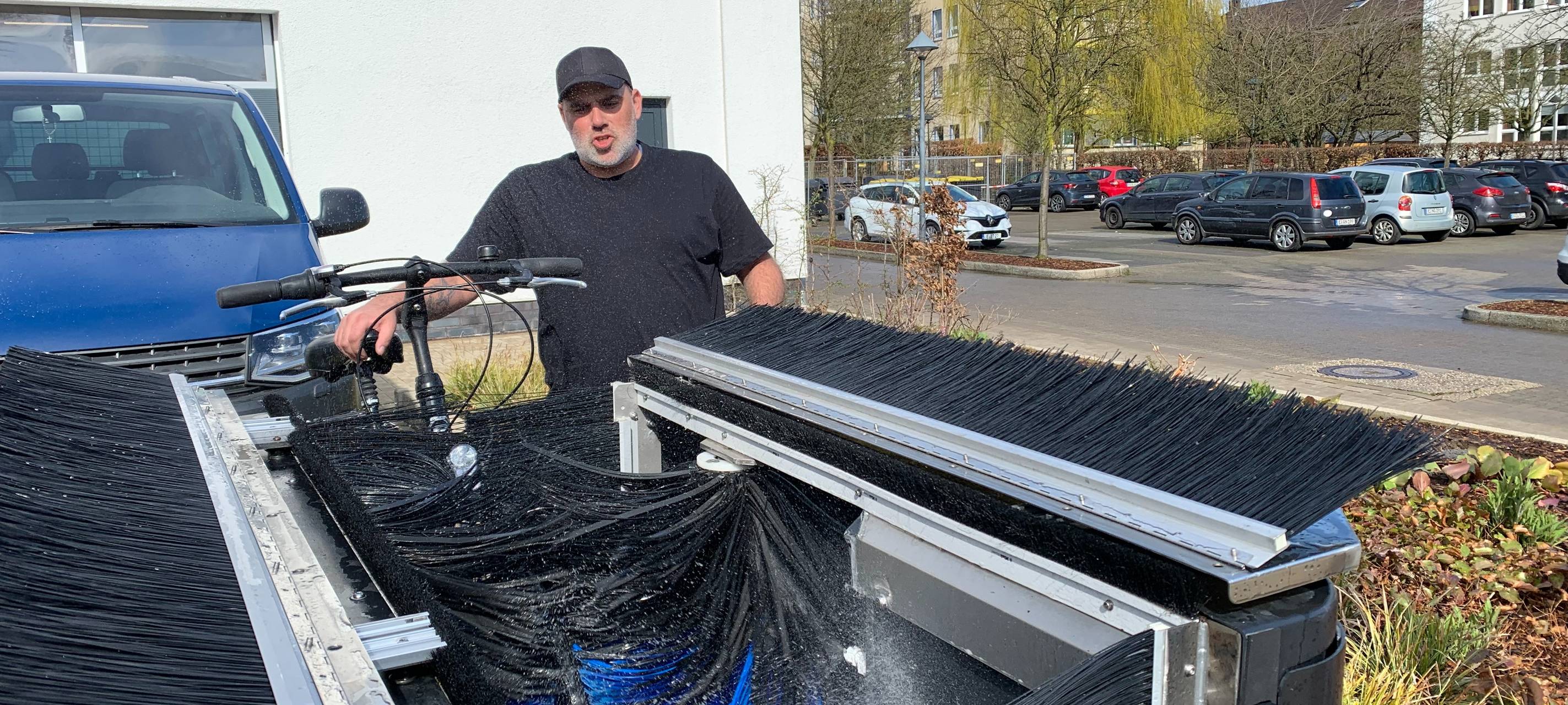fahrrad-waschanlage-waschstrasse-radio-essen-huttrop-franz-sales-haus