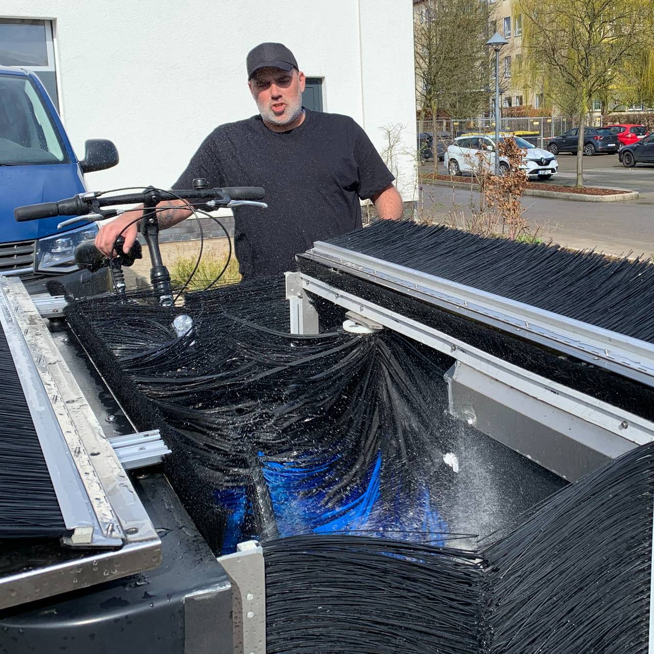 fahrrad-waschanlage-waschstrasse-radio-essen-huttrop-franz-sales-haus