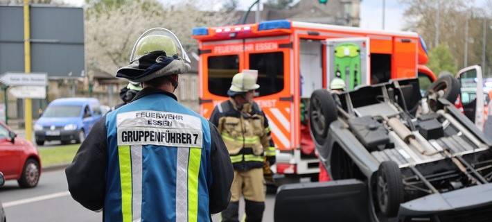Unfall in Essen: Wagen landet auf dem Dach