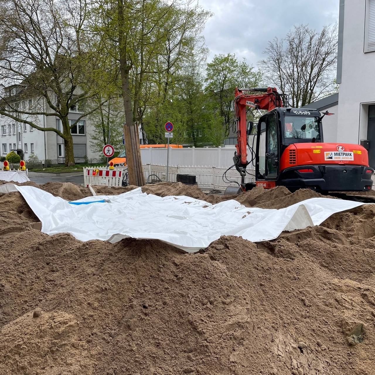 Arbeiten am Bomben-Fundort in Essen-Bergerhausen