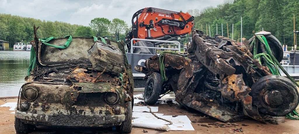 Feuerwehr Essen hat mehrere Autos aus dem Wasser gezogen