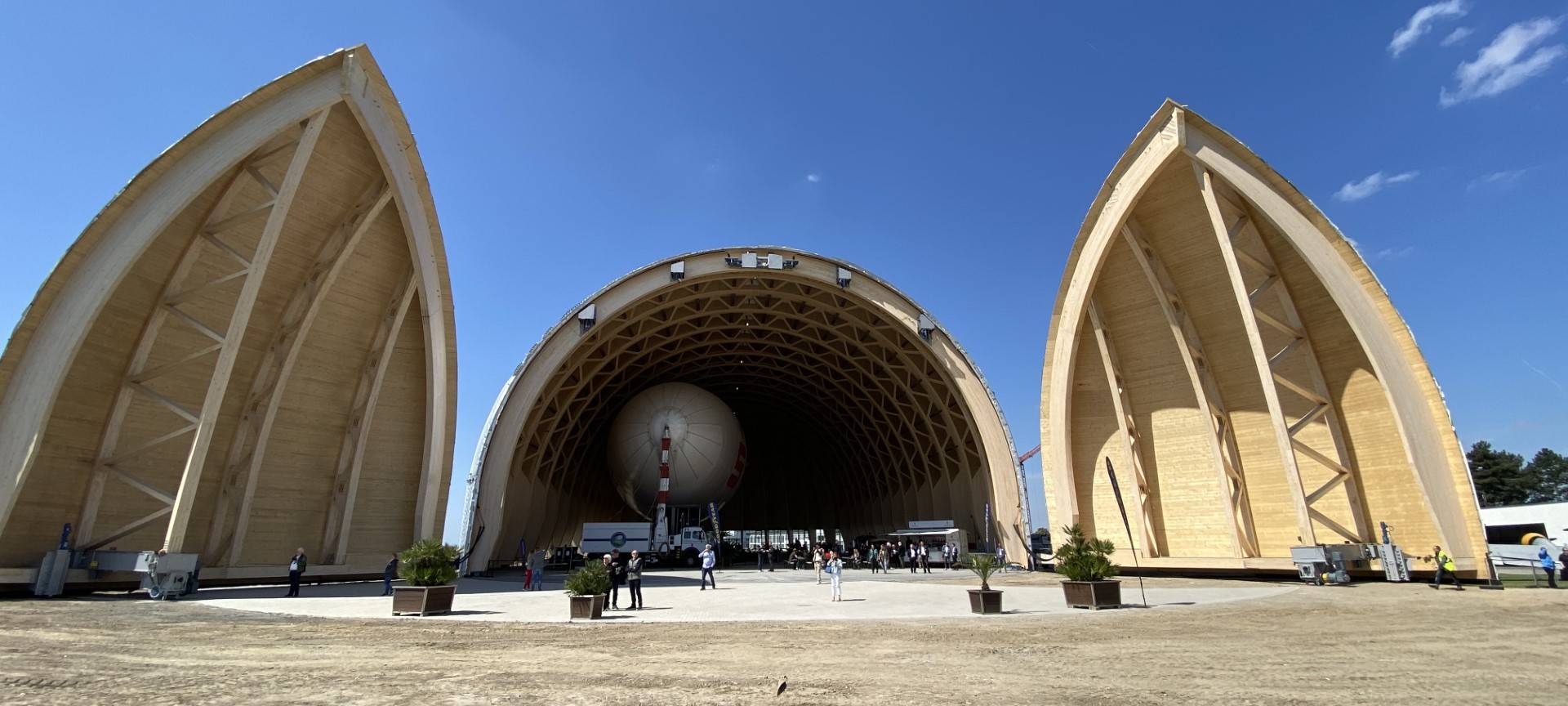 Neues Luftschiff fliegt über Essen