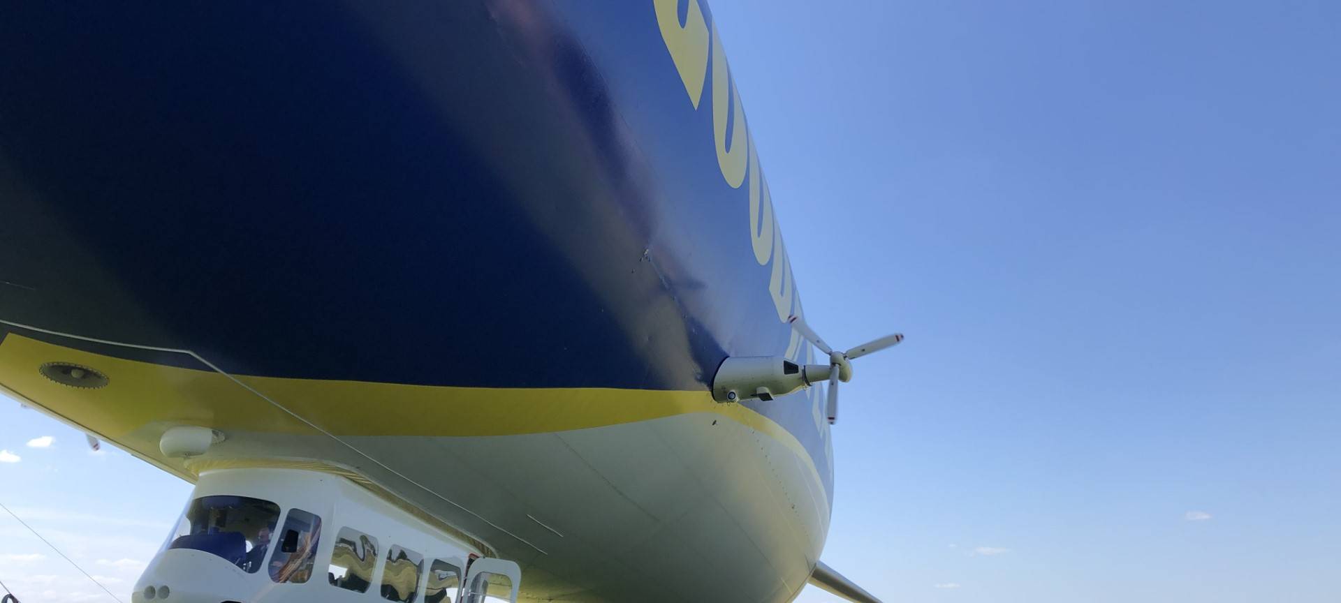 Neues Luftschiff fliegt über Essen