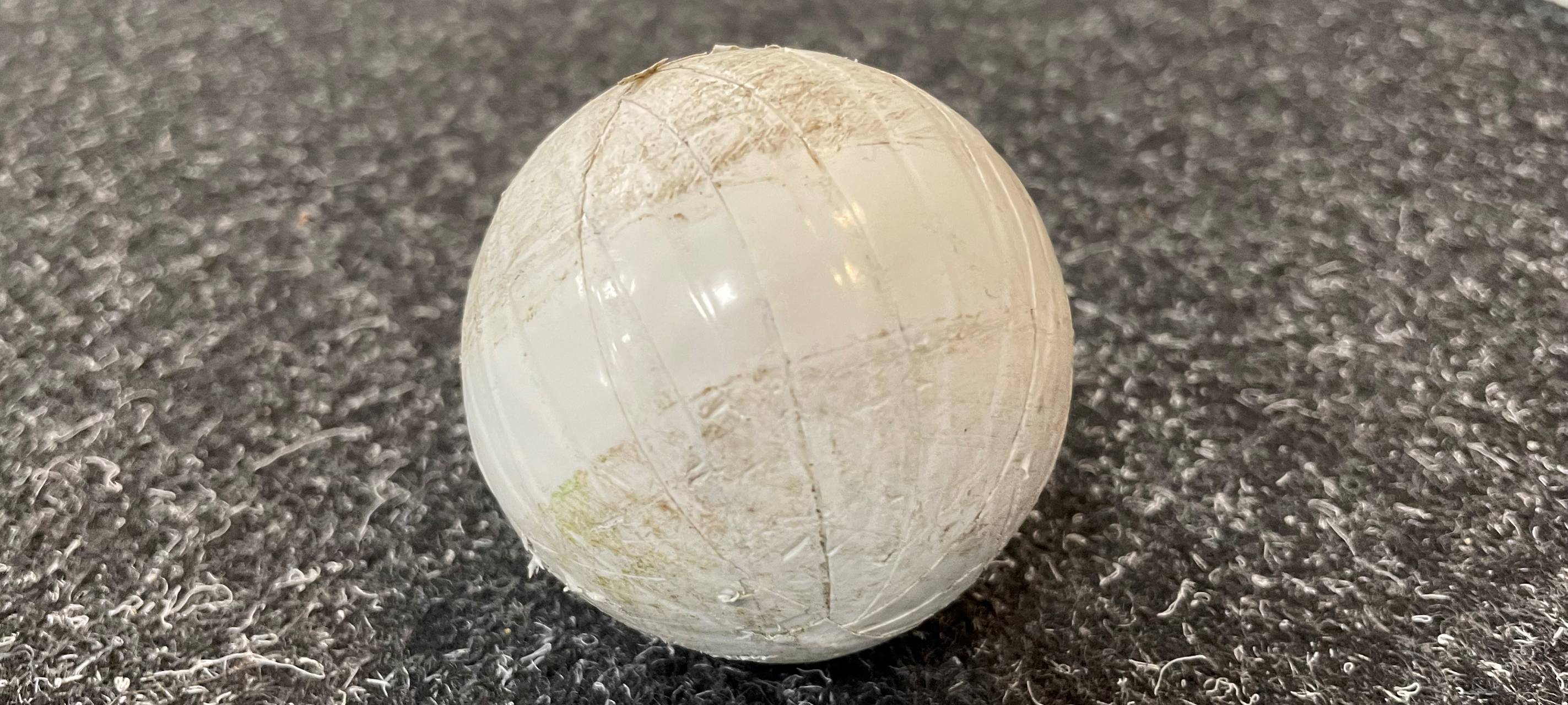 A40-Ausfahrt Essen-Zentrum: Immer wieder Gefahr durch weiße Bälle