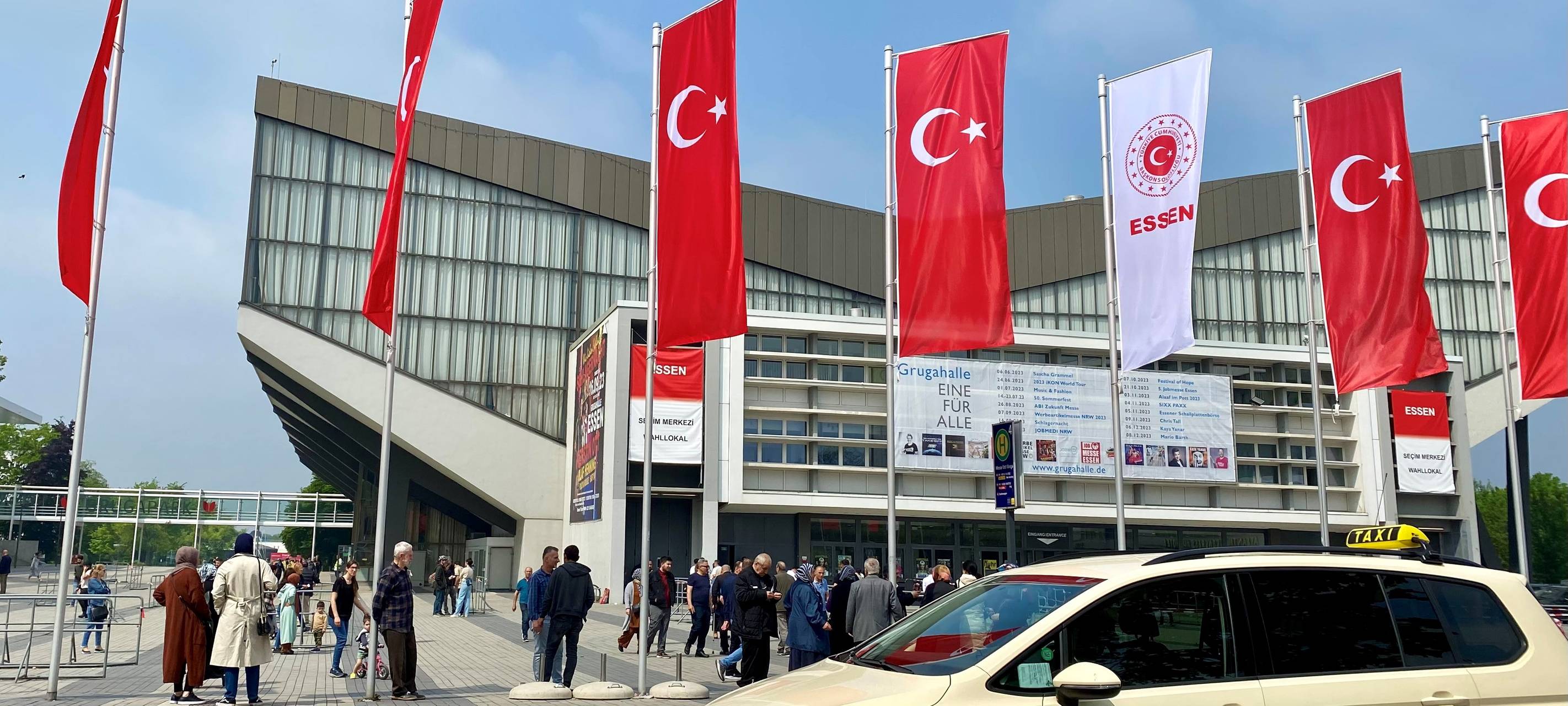 Essen: Hunderte Menschen feiern Erdogan-Sieg auf der Straße