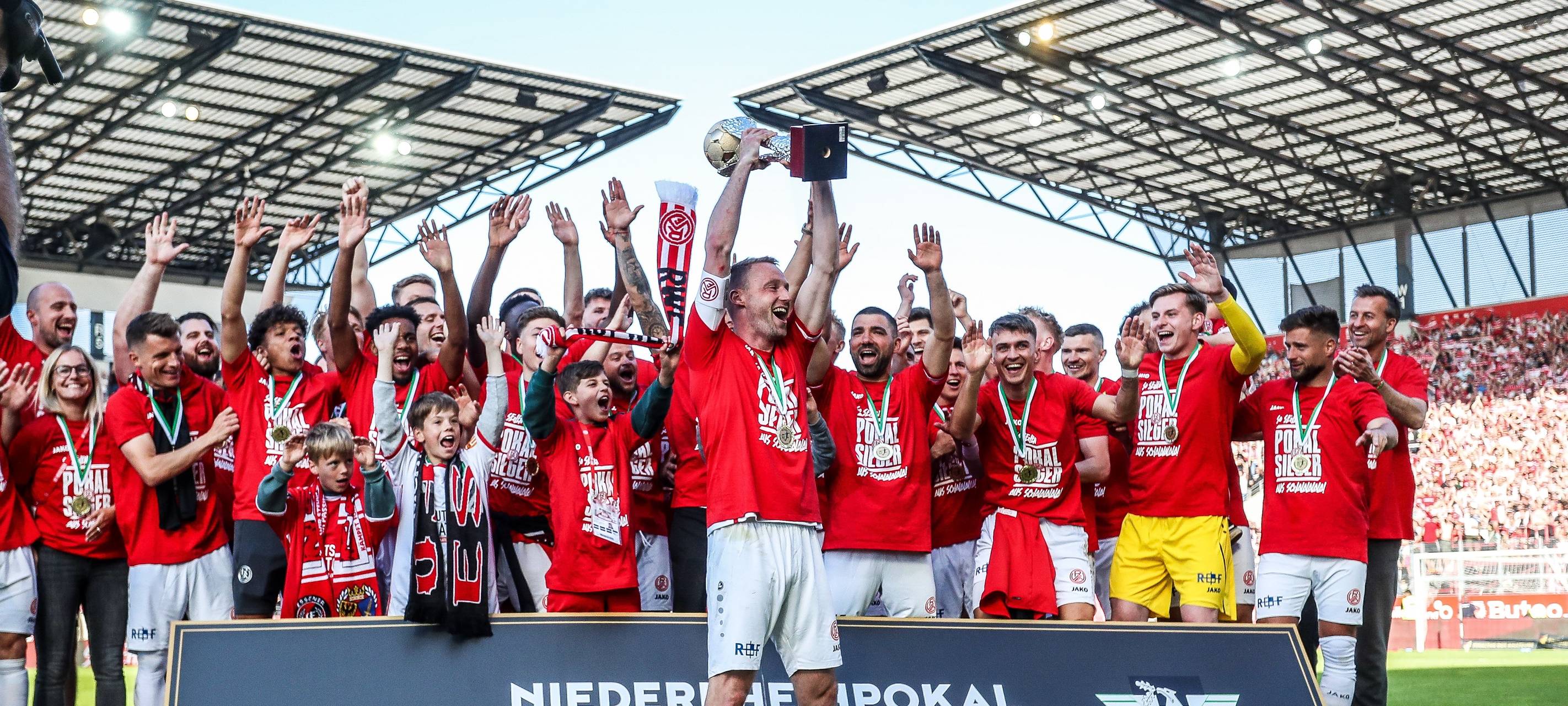 Rot-Weiss Essen gewinnt Niederrheinpokal-Finale gegen Rot-Weiß Oberhausen