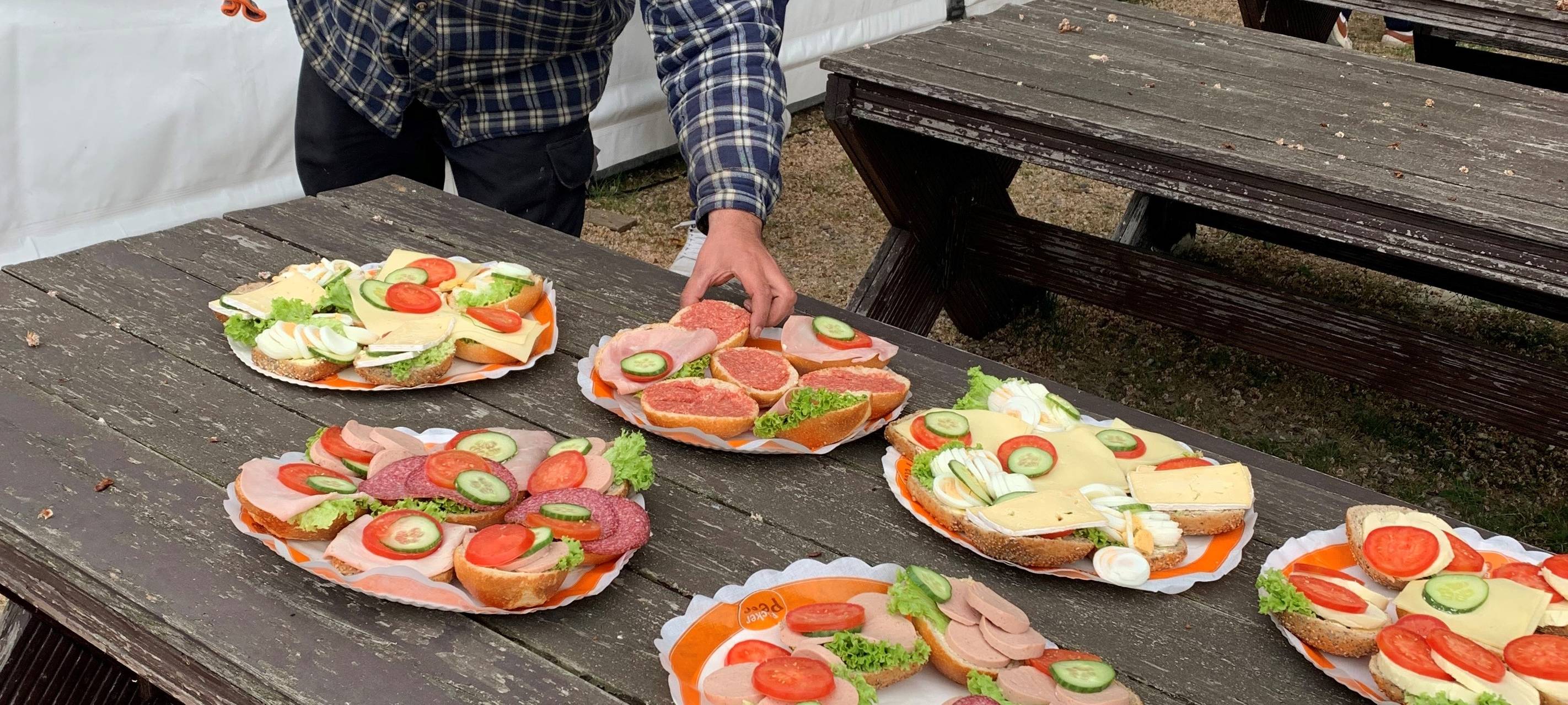 Die Radio Essen-Brötchenbringer: Wir bringen Euch Euer Frühstück!