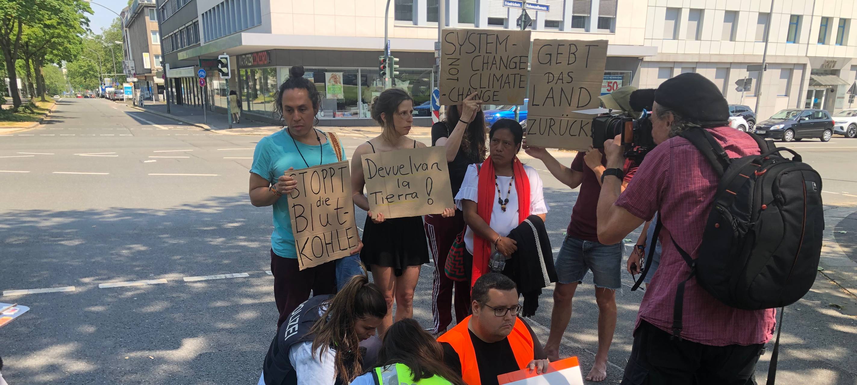 Klimakleber in Essen: Protestaktion behindert Verkehr
