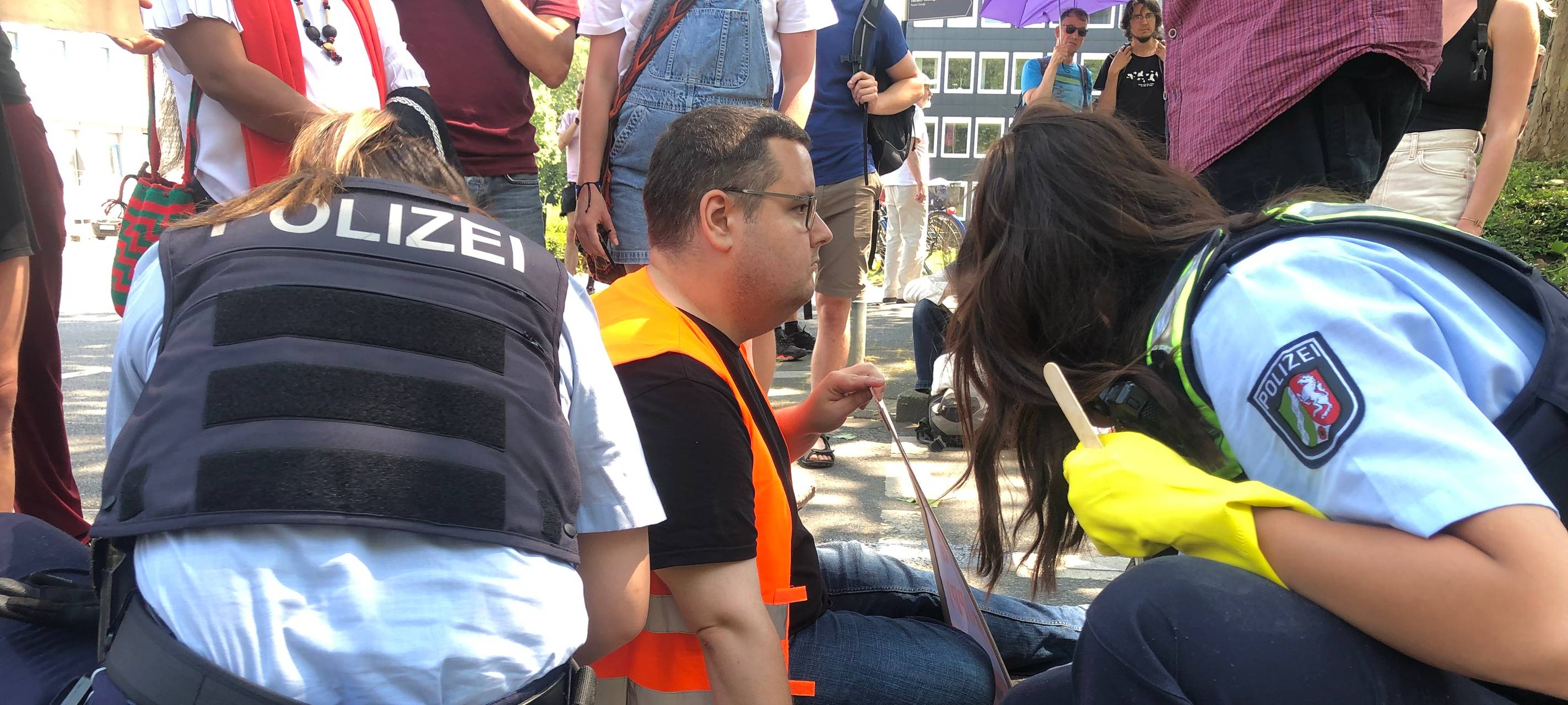 Klimakleber in Essen: Protestaktion behindert Verkehr