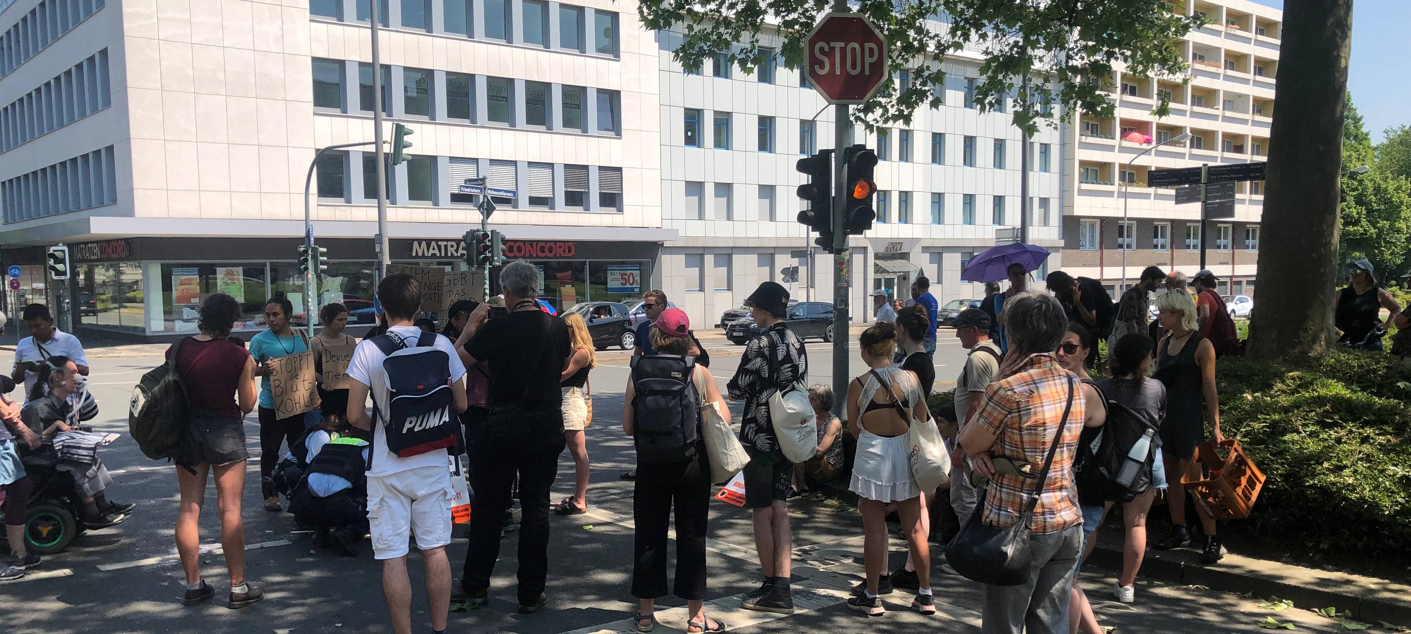 Klimakleber in Essen: Protestaktion behindert Verkehr