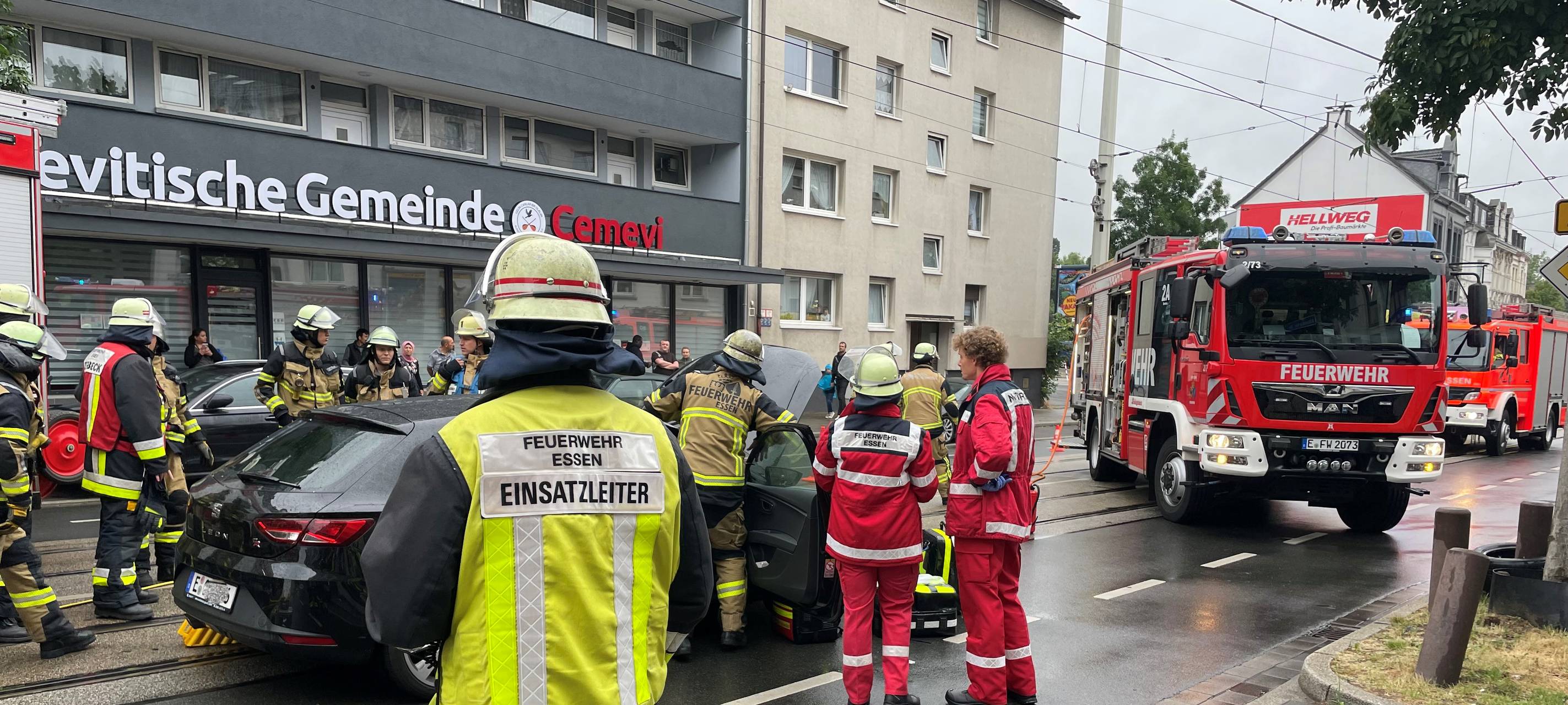 Schwerer Unfall in Essen: Wichtige Straße gesperrt