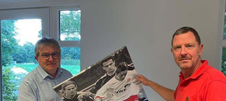 Stadtdirektor von Essen distanziert sich von Mesut Özil