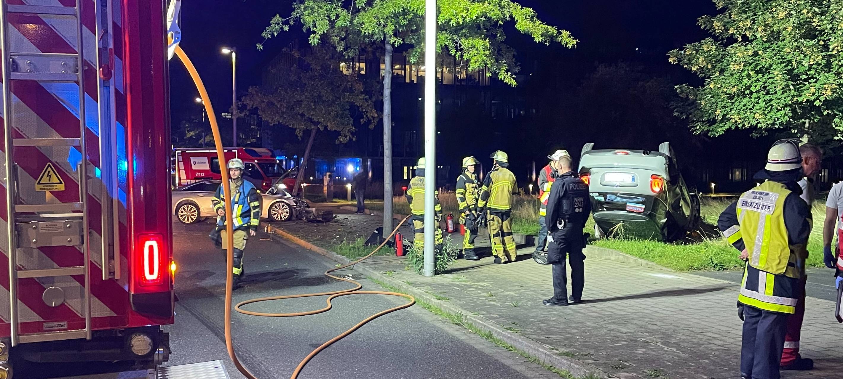 Schwerer Verkehrsunfall in Essen: Auto auf dem Dach