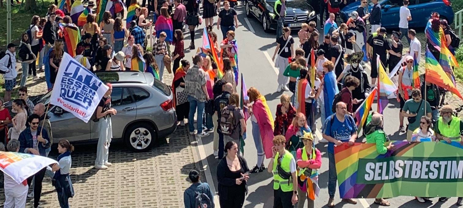 Mahnwache in Essen nach Anschlag auf CSD in Berlin