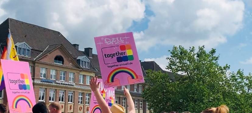 "Ruhr Pride" in Essen: Tausende feiern und demonstrieren