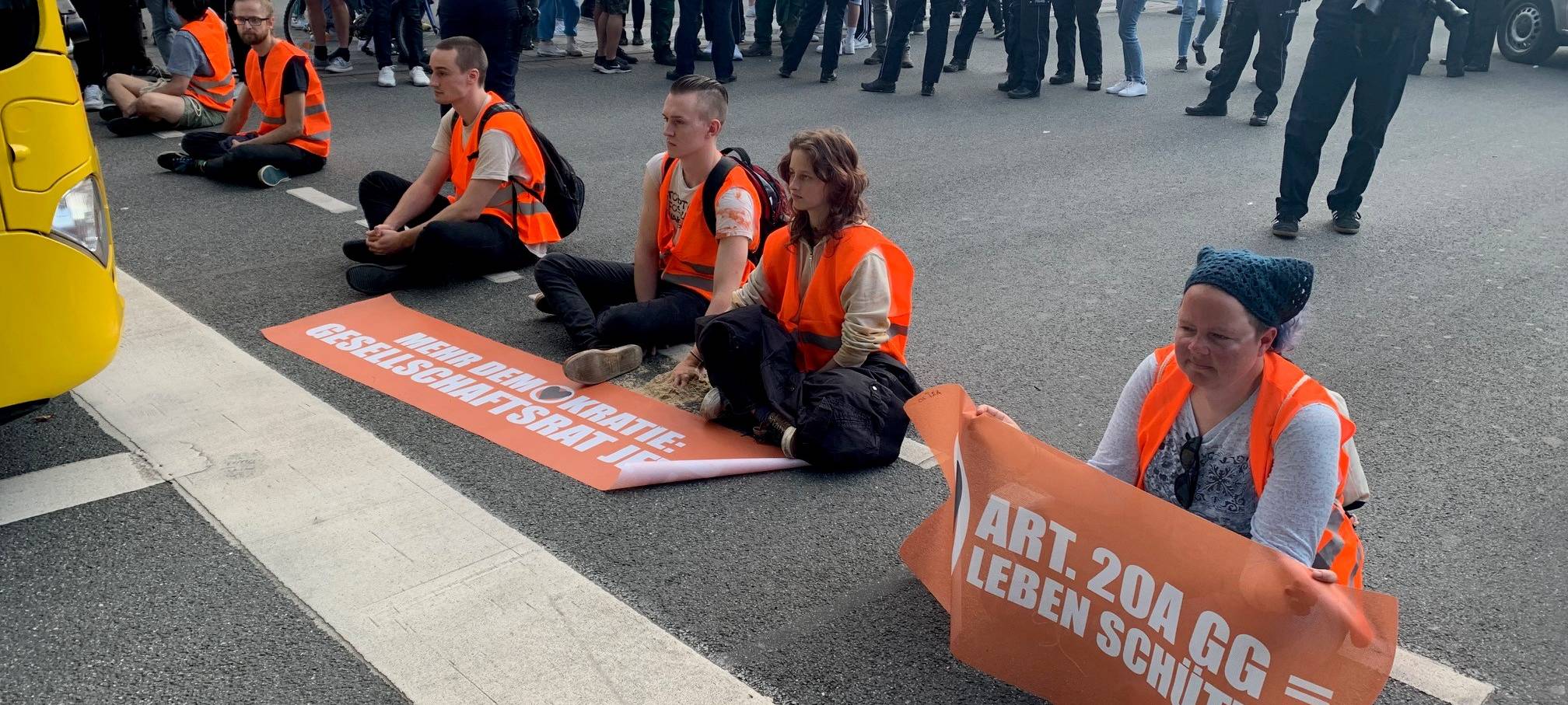 Klimaaktivisten in Essen legen Verkehr lahm