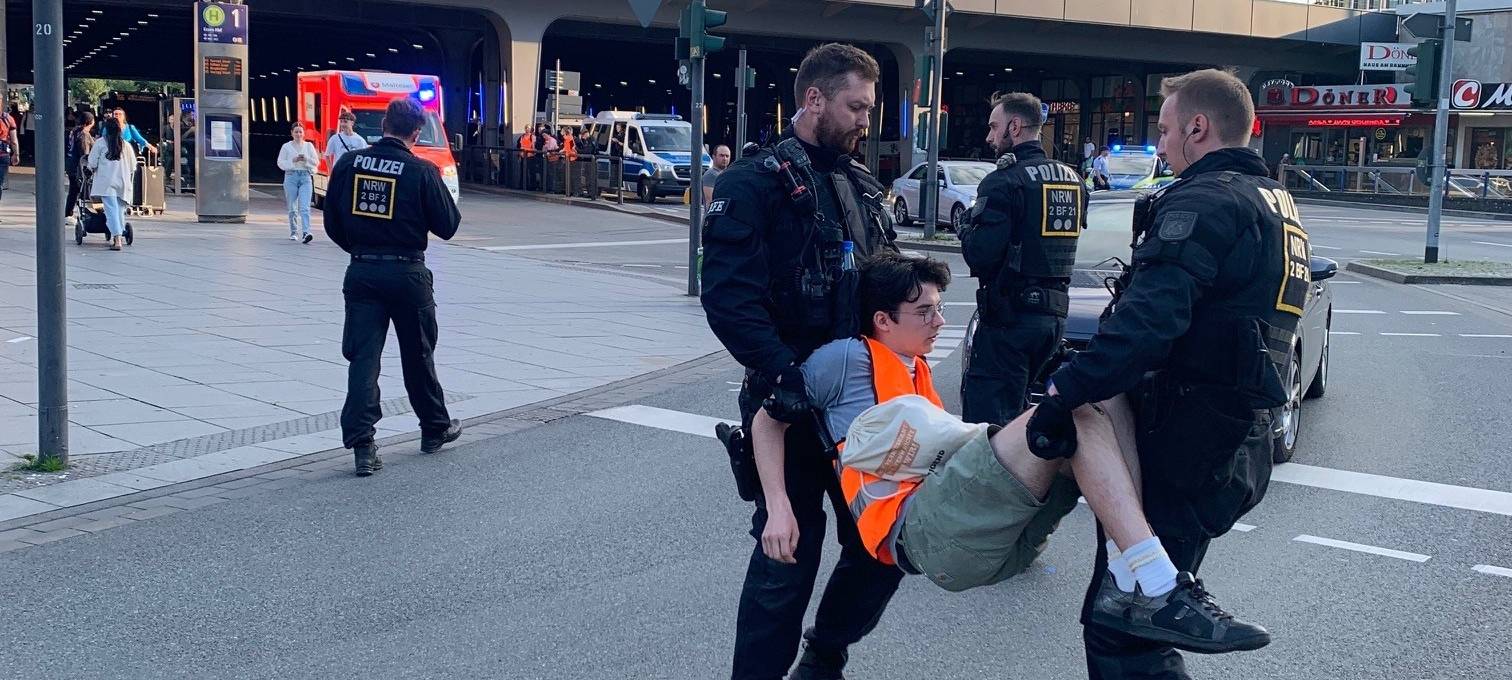Klimaaktivisten in Essen legen Verkehr lahm