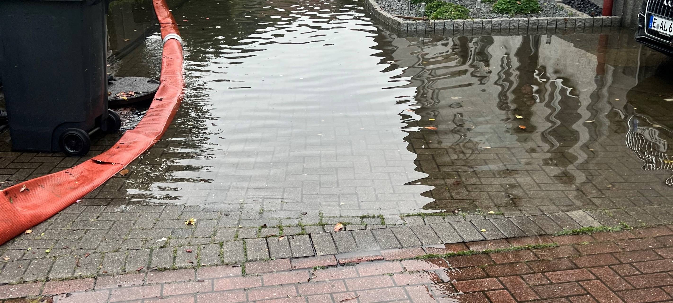 Unwetter in Essen: Vollgelaufene Keller und überflutete Straßen