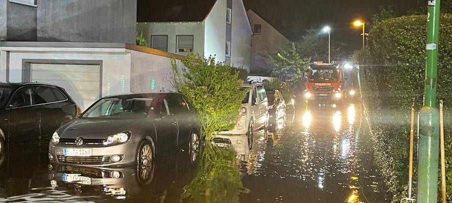 Unwetter in Essen: Vollgelaufene Keller und überflutete Straßen