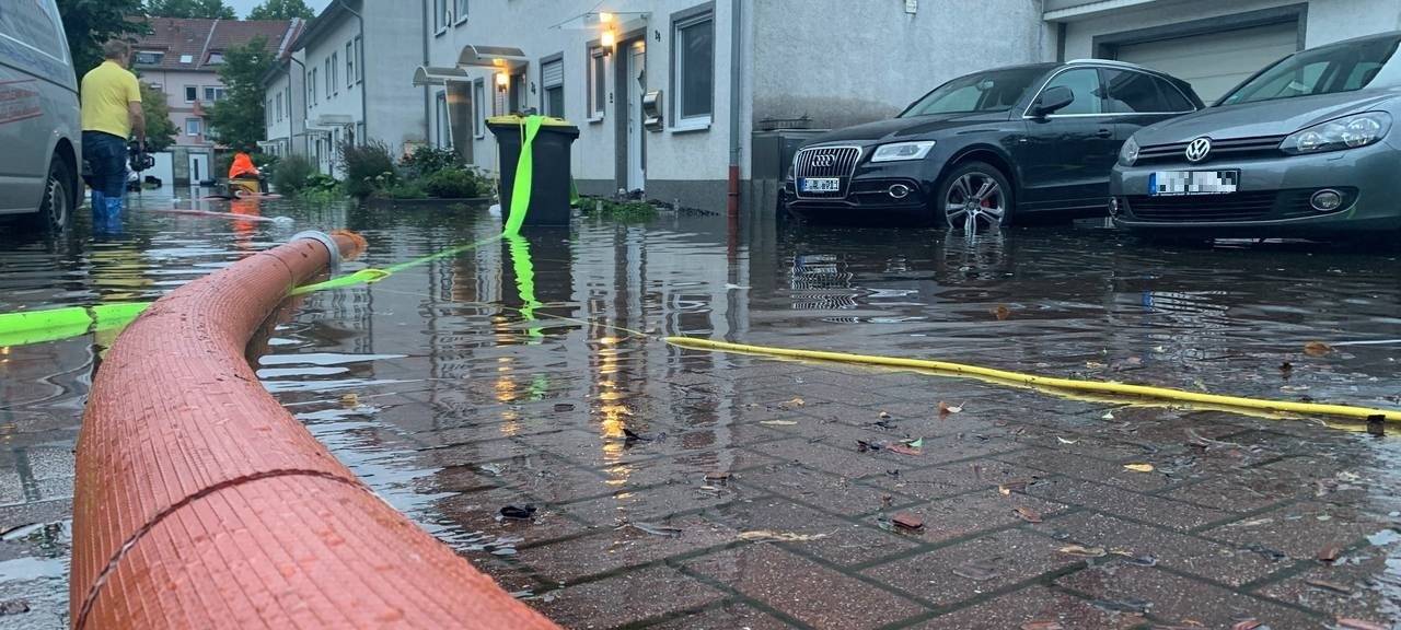 Unwetter in Essen: Vollgelaufene Keller und überflutete Straßen