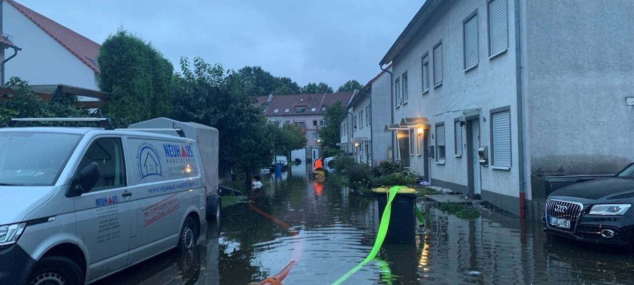 Unwetter in Essen: Vollgelaufene Keller und überflutete Straßen