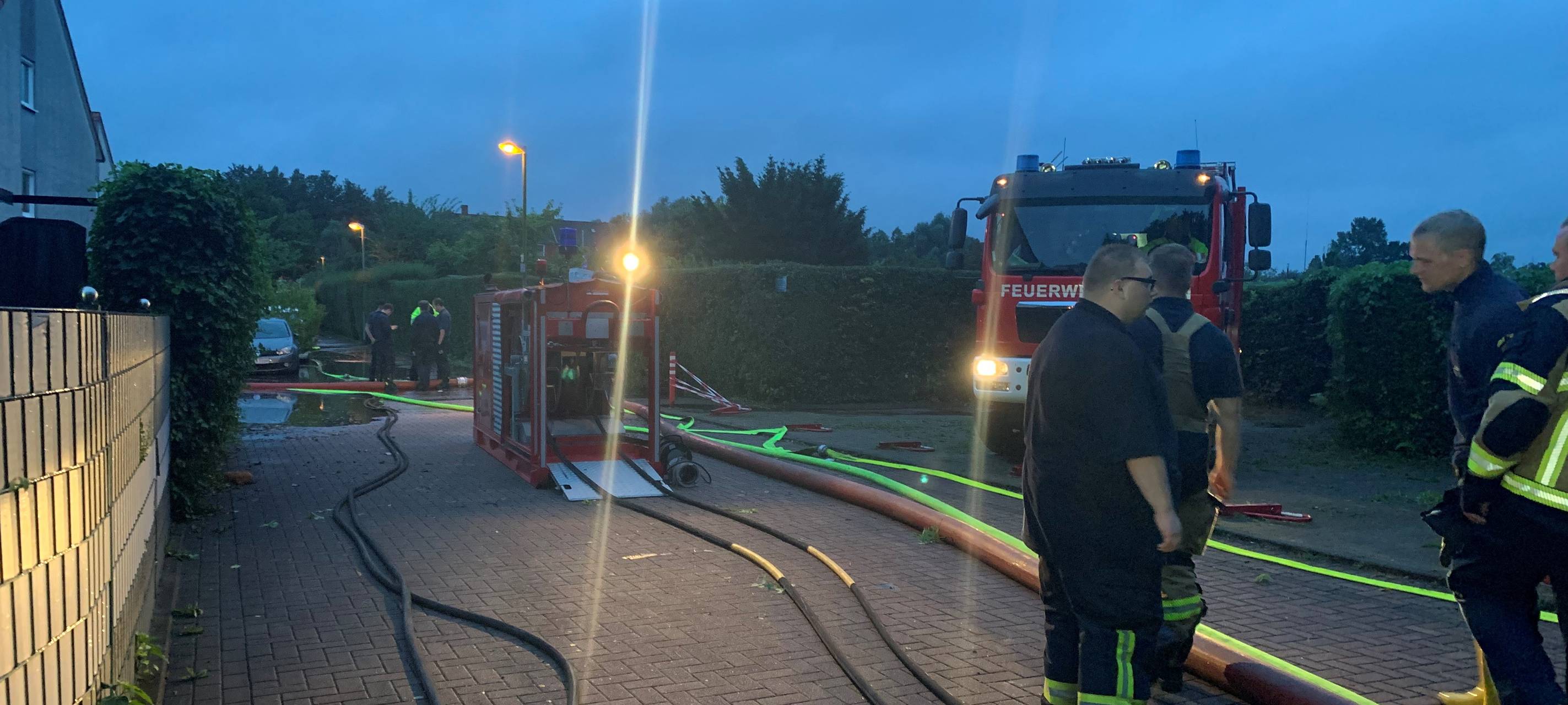 Unwetter in Essen: Vollgelaufene Keller und überflutete Straßen