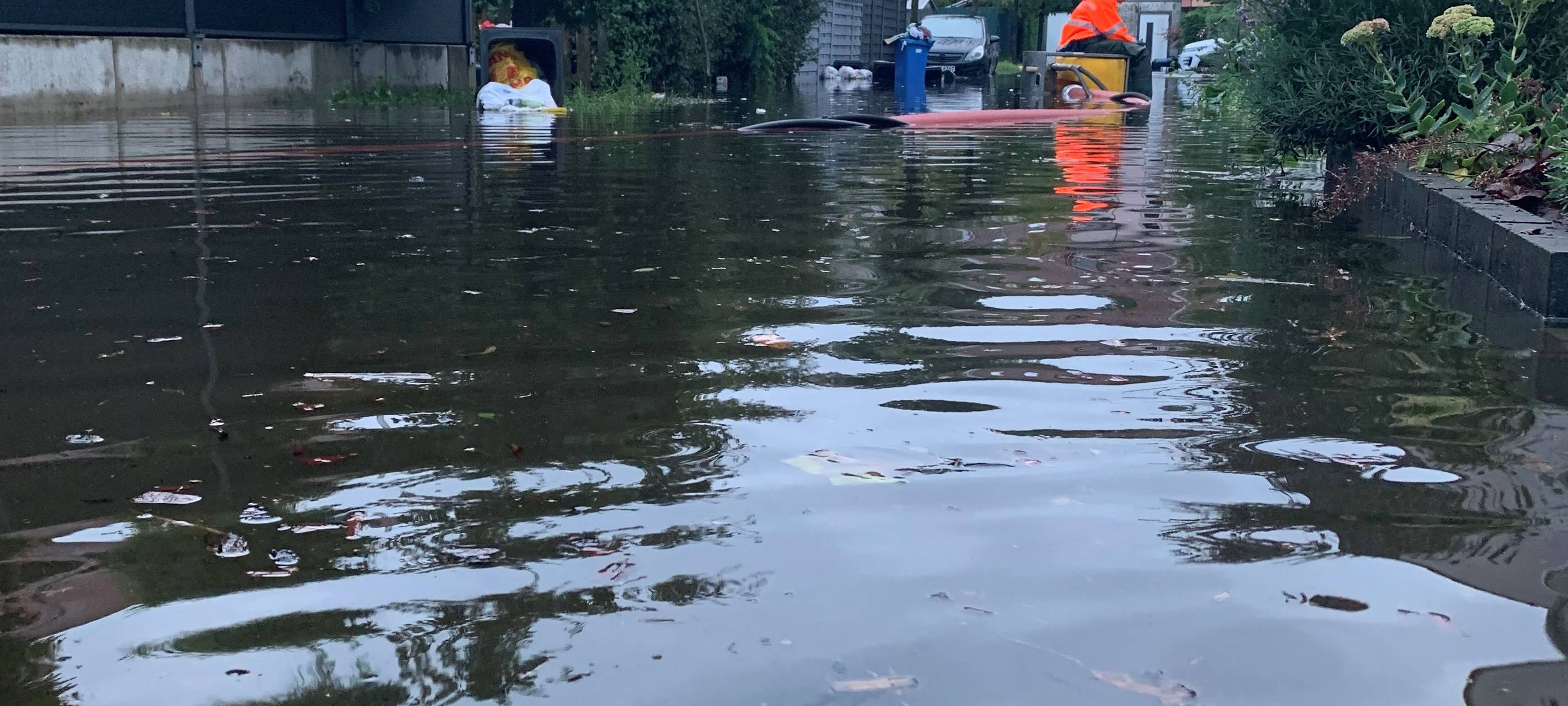 Unwetter in Essen: Vollgelaufene Keller und überflutete Straßen